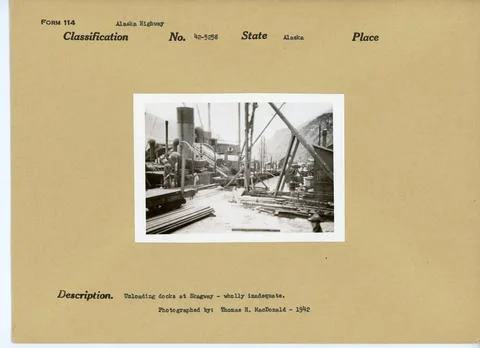 RECORD DATE NOT STATED Building Alaska Highway. Original caption: Unloadin... Fotos de archivo
