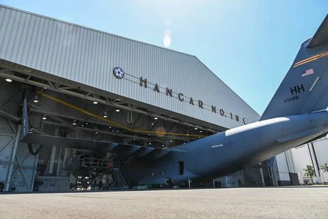RECORD DATE NOT STATED A C-17 Globemaster III undergoes an engine swap in ... Fotos de archivo