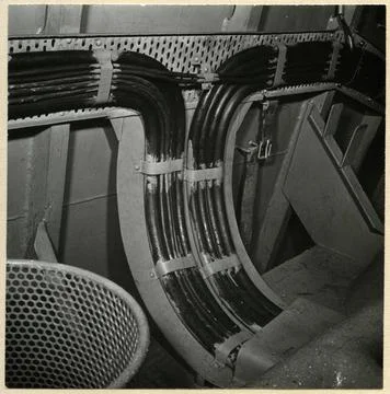 RECORD DATE NOT STATED  Cable arrangement between pressure tests and mold ... Stock Photos