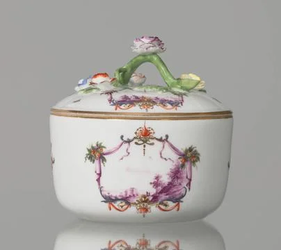 RECORD DATE NOT STATED  Candyer with lid with a garage handle; Koenigliche... Photos