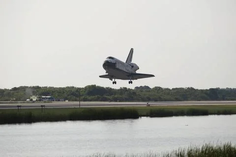 RECORD DATE NOT STATED  CAPE CANAVERAL, Fla. - Space shuttle Discovery lan... 스톡 사진