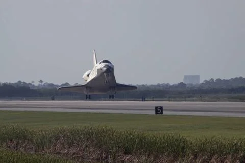 RECORD DATE NOT STATED  CAPE CANAVERAL, Fla. - Space shuttle Discovery lan... 스톡 사진