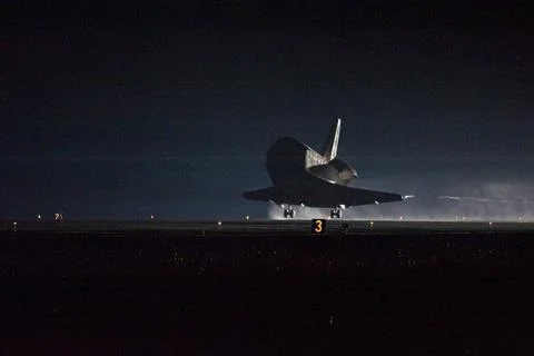 RECORD DATE NOT STATED  CAPE CANAVERAL, Fla. - Space shuttle Endeavour s m... 스톡 사진