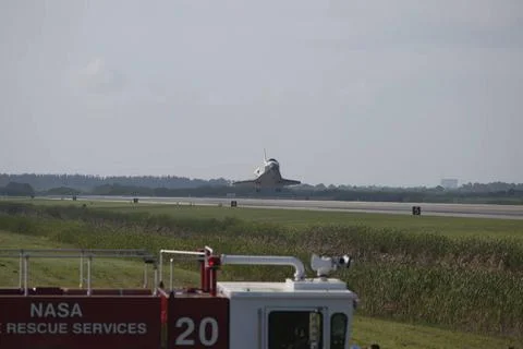 RECORD DATE NOT STATED  CAPE CANAVERAL, Fla. - Space shuttle Discovery lan... 스톡 사진