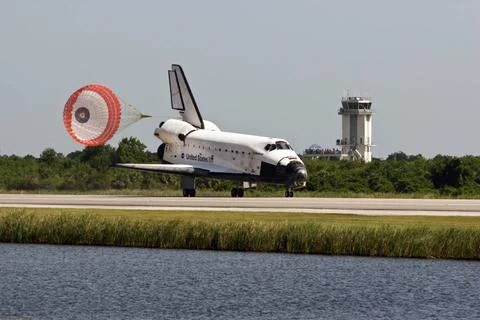 RECORD DATE NOT STATED  CAPE CANAVERAL, Fla. Space shuttle Endeavour passe... 스톡 사진