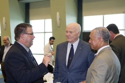 RECORD DATE NOT STATED  CAPE CANAVERAL, Fla. - Ed Mango, program manager o... 스톡 사진