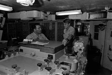 RECORD DATE NOT STATED CAPT. Joe Lee Frank, left, executive officer of the... Foto stock