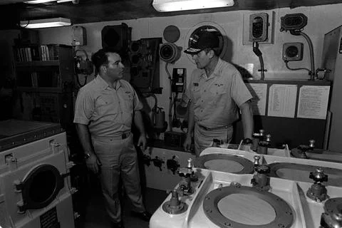 RECORD DATE NOT STATED CAPT. Joe Lee Frank, left, executive officer of the... 写真素材