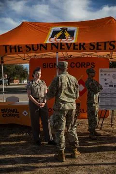 RECORD DATE NOT STATED  Capt. Thomas Lee, center, a career program manager... Foto stock