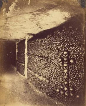 RECORD DATE NOT STATED The Catacombs of Paris. The Final Gallery.. Nadar G... Foto stock