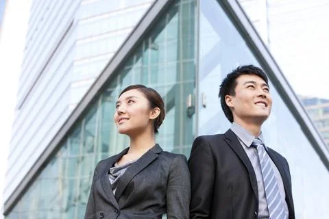 RECORD DATE NOT STATED Chinese businessman and businesswoman by building e... Fotos de archivo
