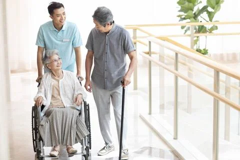 RECORD DATE NOT STATED Chinese nursing assistant taking care of senior wom... Stock Photos