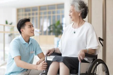RECORD DATE NOT STATED Chinese nursing assistant taking care of senior wom... Stock Photos