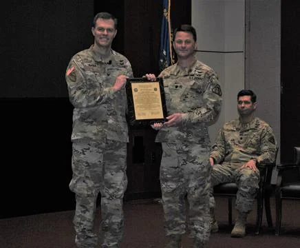 RECORD DATE NOT STATED Col. Jay Maher (left), project manager for Program ... Foto stock