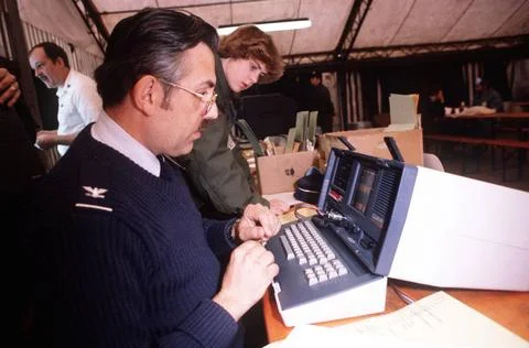 RECORD DATE NOT STATED Colonel (Dr.) Doug Legowik uses a computer to help ... Stock Photos