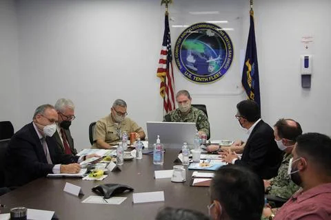 RECORD DATE NOT STATED Commanding Officer CDR Nichols briefs VADM Trussler... Stock Photos