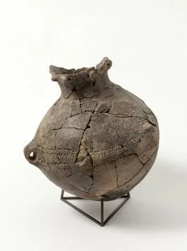 RECORD DATE NOT STATED  Container 30. Neolithic. Terracotta. Paris, Carnav... Foto stock