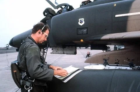 RECORD DATE NOT STATED CPT Steve Sloop, a pilot making preflight inspectio... Stock Photos