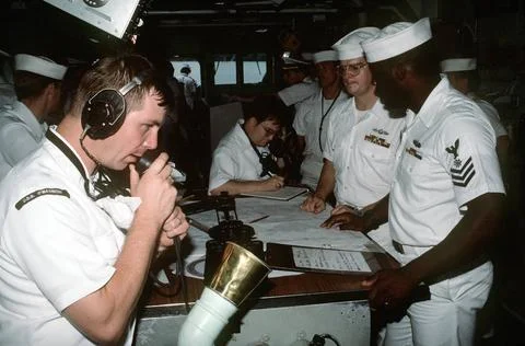 RECORD DATE NOT STATED Crew members plot the course of the destroyer USS O... 스톡 사진