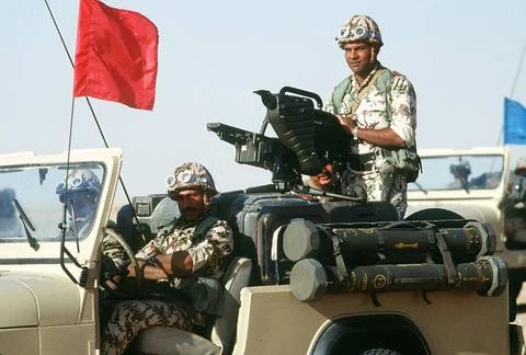 RECORD DATE NOT STATED A crew of an Egyptian ranger battalion wait to para... Stock-Fotos