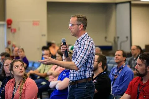 RECORD DATE NOT STATED  Cross-Program Connection Event. An audience member... 库存照片