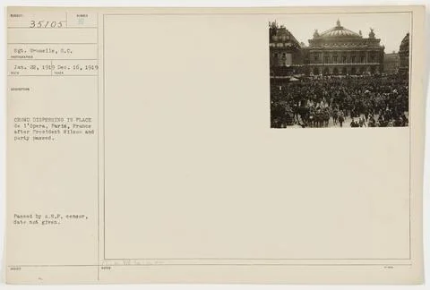 RECORD DATE NOT STATED  Crowd dispersing in Place de l Opera, Paris, Franc... Foto stock
