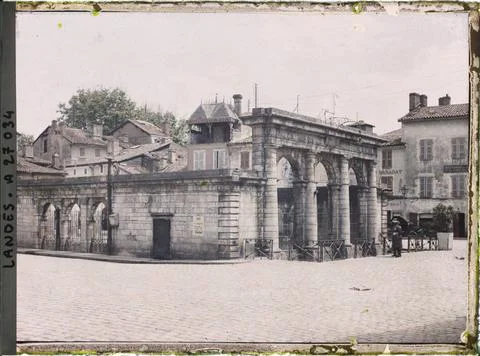RECORD DATE NOT STATED Dax, Landes, France La Fontaine Chaude , 1920-1921 ... Stock Photos