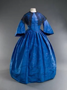RECORD DATE NOT STATED  Day dress and lace pilgrim. Blue MoirÃ e Faille; B.. Foto stock