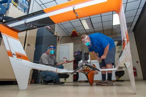 RECORD DATE NOT STATED  Derek Abramson and Robert Jensen assemble pieces o... Fotos de archivo