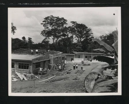 RECORD DATE NOT STATED  Description: Villagers learn to build their own ho... Fotos Stock