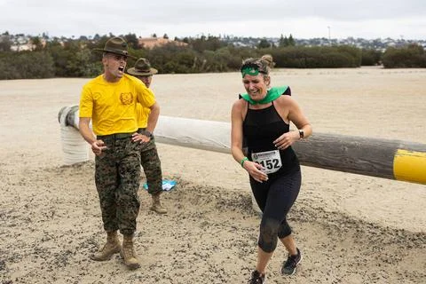RECORD DATE NOT STATED Drill Instructors encourage boot camp challenge par... Stock Photos