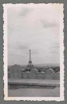 RECORD DATE NOT STATED  Eiffel Tower, Paris photographic prints Copyright:... Stock-Fotos