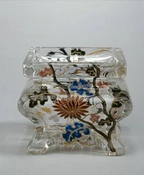 RECORD DATE NOT STATED  Emile GallÃ (1846-1904). Base in console decorated.. Photos