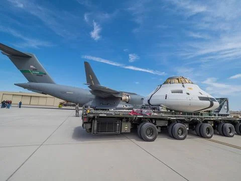 RECORD DATE NOT STATED  Engineers prepare to test the parachute system for... Stock Photos