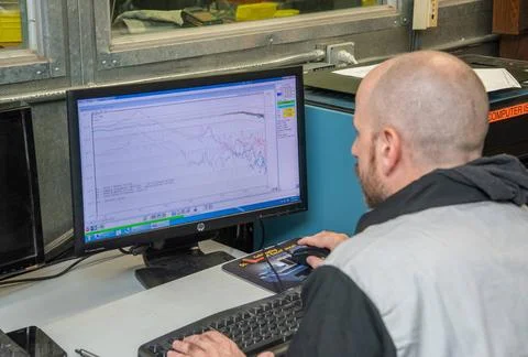 RECORD DATE NOT STATED  Engineers monitor data during vibration testing of... Stock Photos