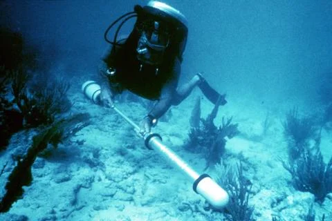 RECORD DATE NOT STATED An explosive ordnance disposal (EOD) diver uses a M... Stock Photos