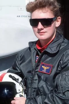 RECORD DATE NOT STATED A female Navy pilot poses for a photo in front of a... Stock Photos