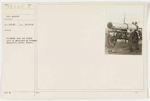 RECORD DATE NOT STATED  A German artillery gun, measuring fourteen inches,... Fotos Stock