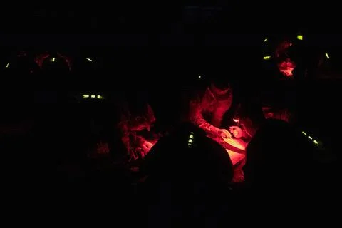 RECORD DATE NOT STATED A group of Soldier competitors plot points on a map... Fotos de archivo