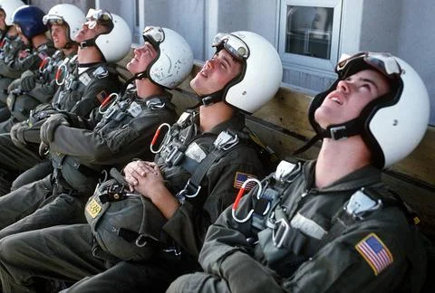 RECORD DATE NOT STATED A group of cadets in the parachuting program look u... 스톡 사진