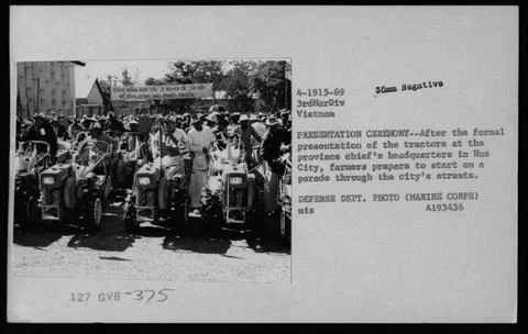 RECORD DATE NOT STATED  A group of Vietnamese farmers preparing for a para... Stock Photos