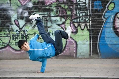 RECORD DATE NOT STATED Hip young Chinese man break dancing Beijing China C... 스톡 사진