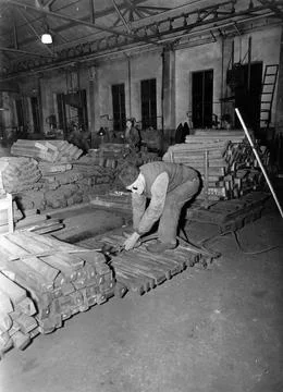 RECORD DATE NOT STATED Karl Jacob Andersson in the chisel hall. Photo on D... Foto stock