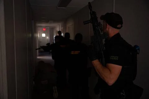 RECORD DATE NOT STATED Law enforcement officers clear a building rigged wi... Fotos de archivo