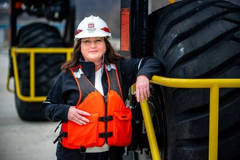 RECORD DATE NOT STATED LeeAnn Shinavski, chief of contract administration ... Stock Photos