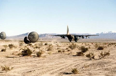 RECORD DATE NOT STATED A Low Altitude Parachute Extraction System (LAPES) ... Stock Photos