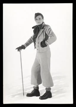 RECORD DATE NOT STATED  Madame Agnes in ski dress. 1934. Photography of th... Stockfoto's