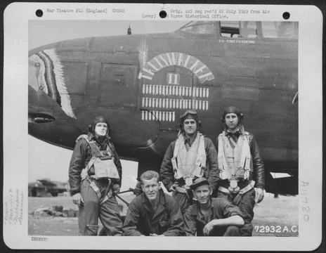 RECORD DATE NOT STATED Major Parrot And Crew Of The 410Th Bomb Group Pose ... Foto stock