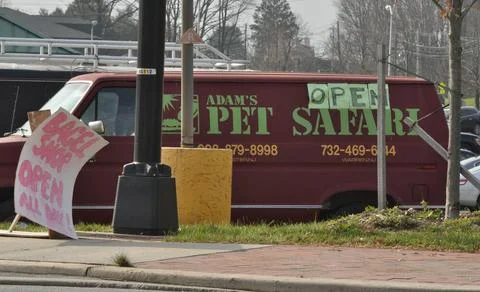 RECORD DATE NOT STATED Make-shift Signs Alert Motorists to Open Businesses... Stock Photos