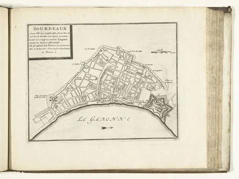 RECORD DATE NOT STATED  Map of Bordeaux, 1726, 1726 print Map of the reinf... Stockfoto's